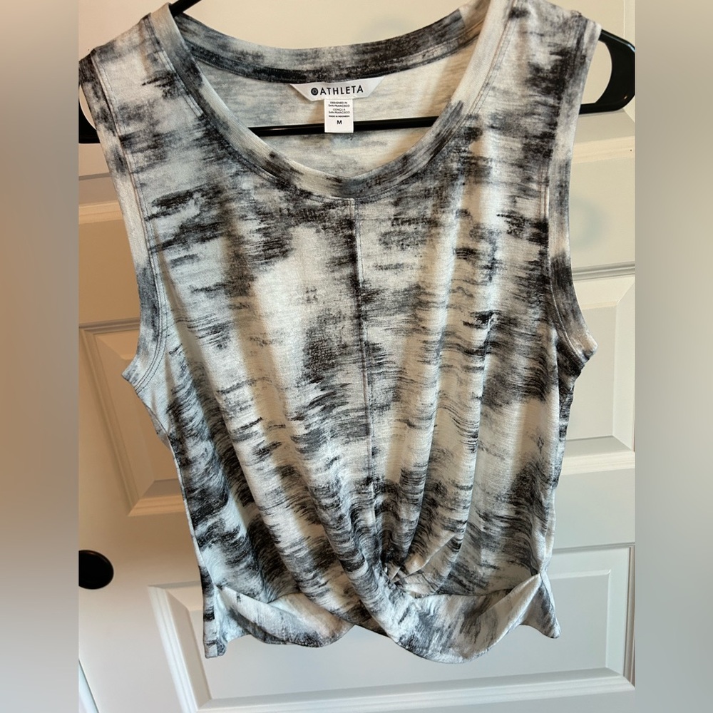Athleta size Medium black and white twist top